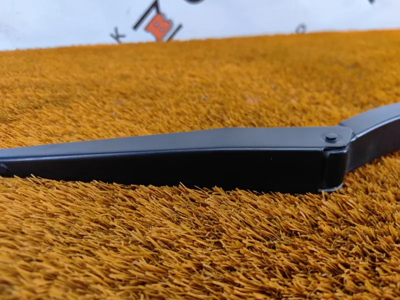 Поводок стеклоочистителя лобового стекла