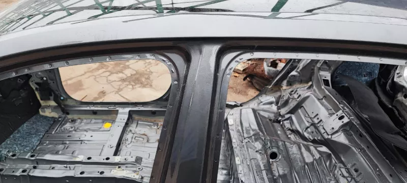 Порог с центральной стойкой