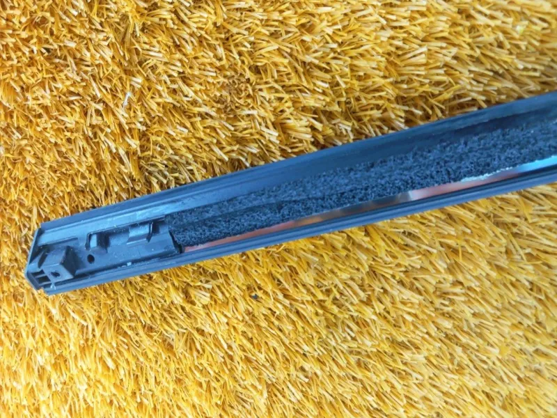 Уплотнитель стекла двери