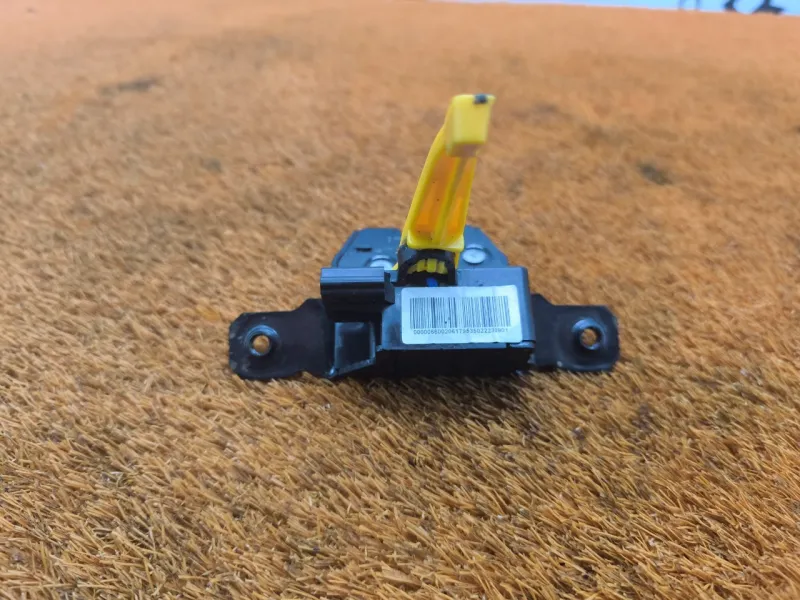 Замок багажника