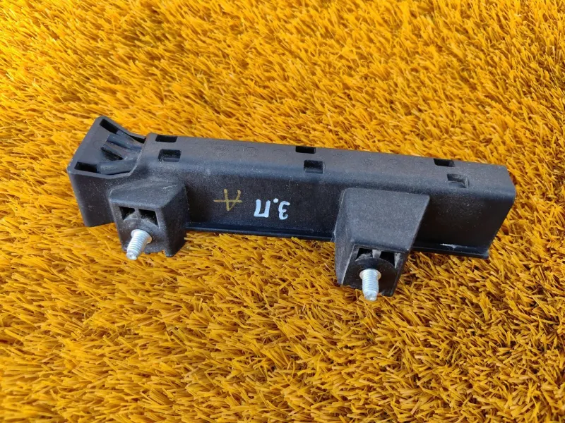 Направляющая стекла двери