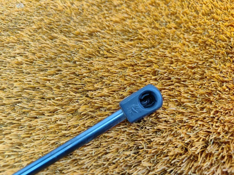 Амортизатор капота