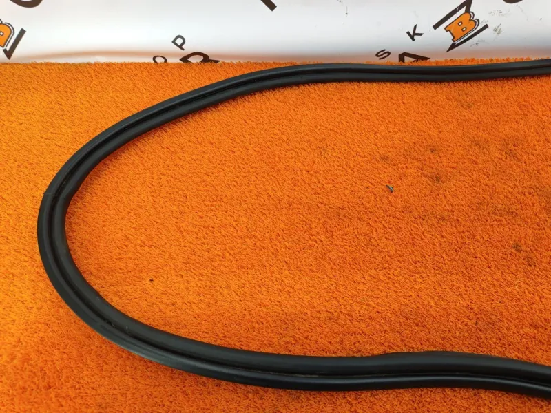 Уплотнитель багажника