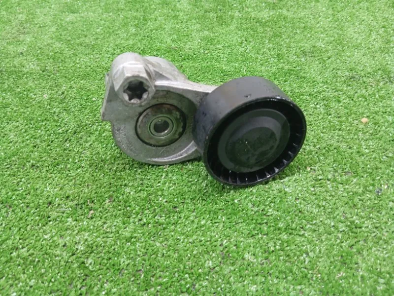 Натяжитель приводного ремня