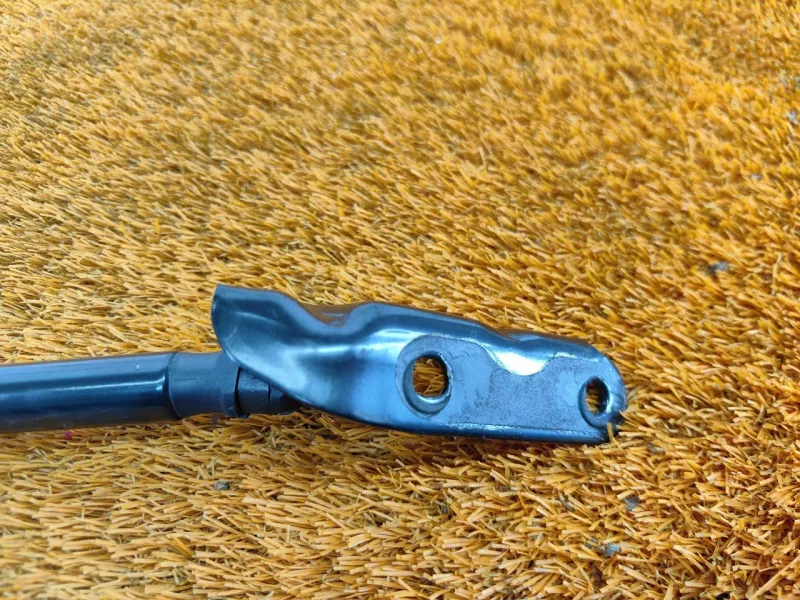 Амортизатор крышки багажника