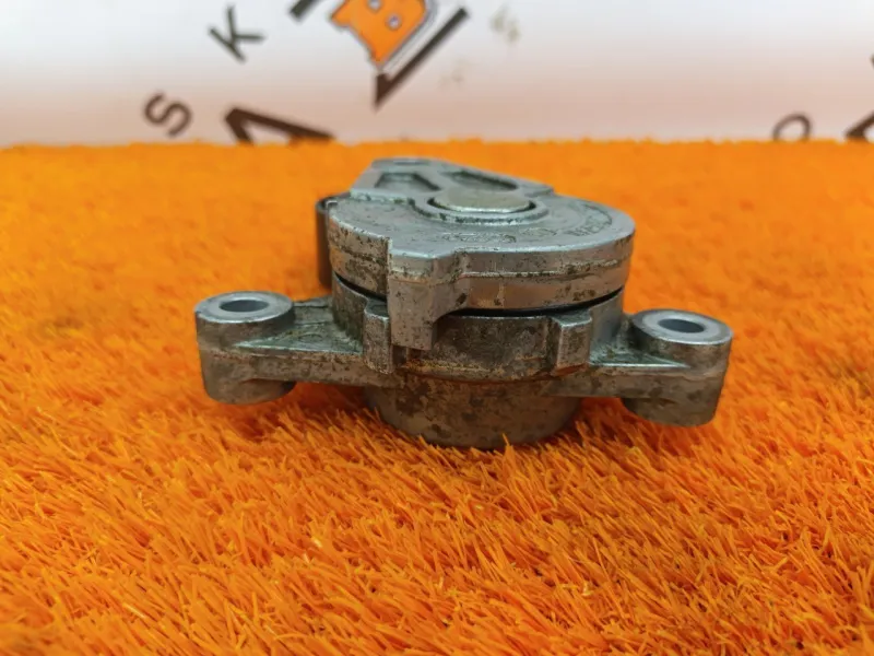 Ролик натяжной навесного оборудования