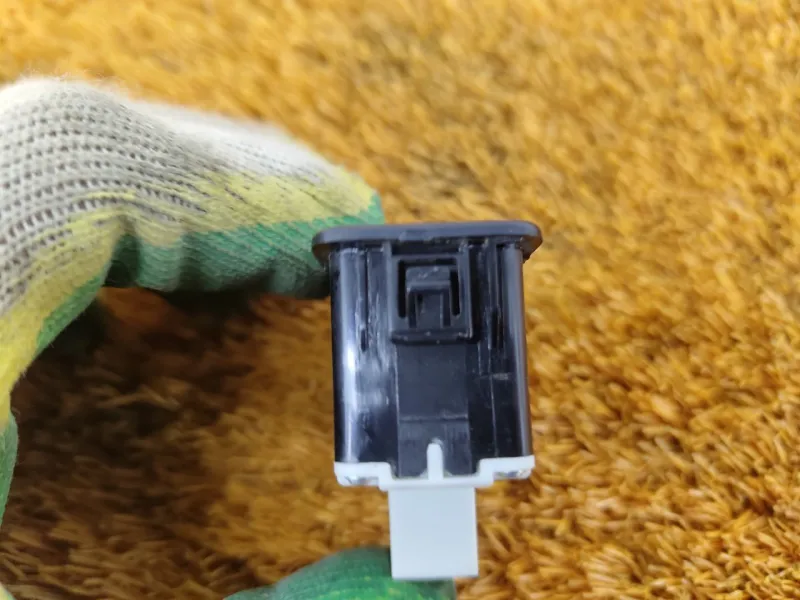 Кнопка багажника