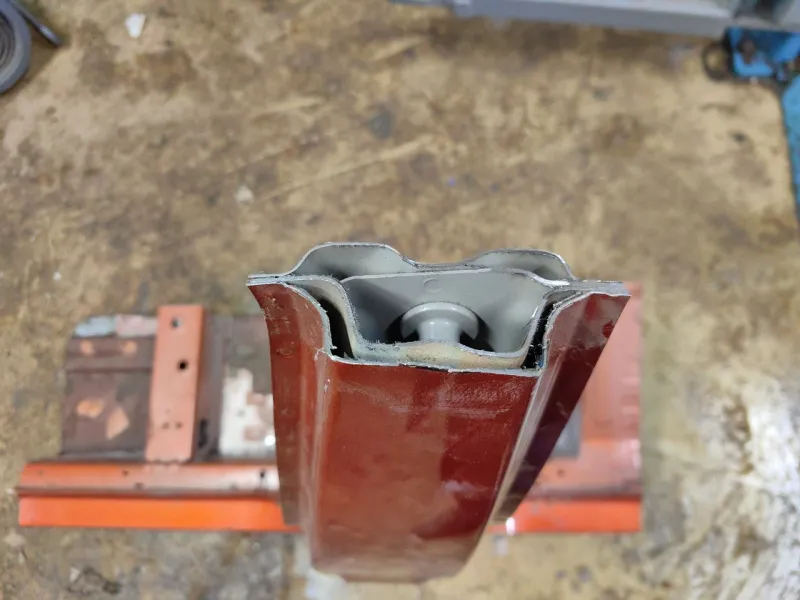 Порог с центральной стойкой