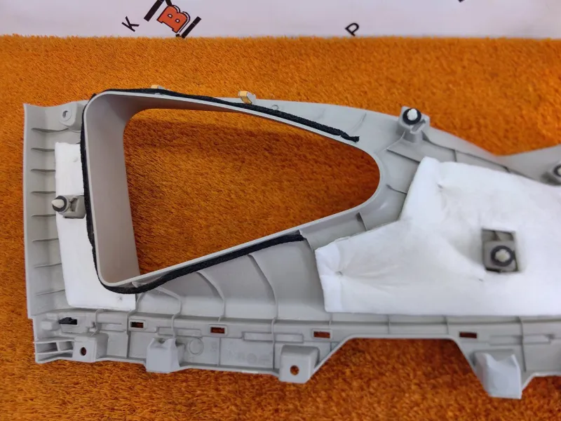 Накладка на стойку кузова