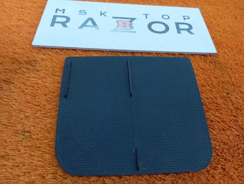 Коврик центральной консоли