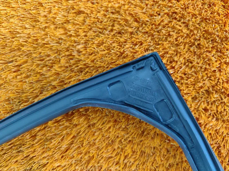 Уплотнитель стекла двери