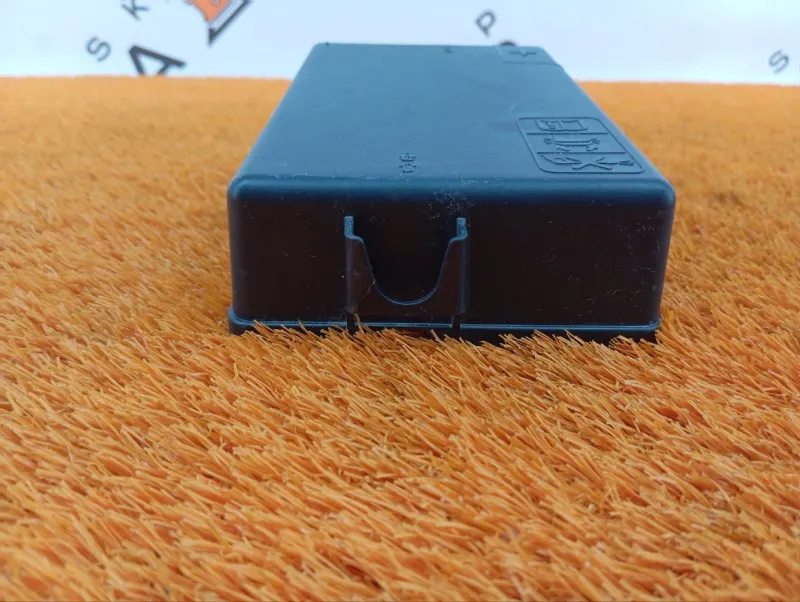 Крышка блока предохранителей