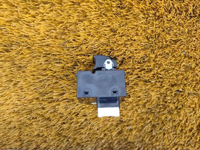 Кнопка стеклоподъемника