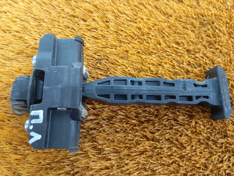 Ограничитель двери