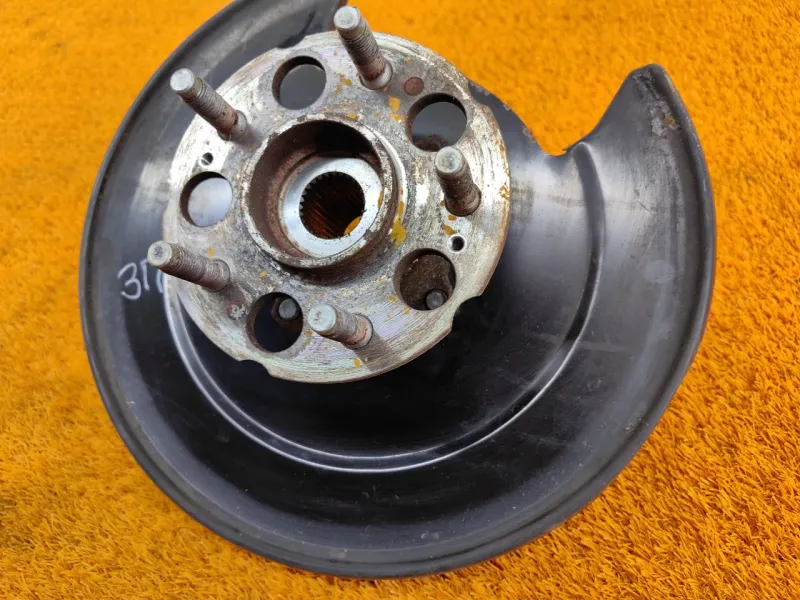 Кулак поворотный