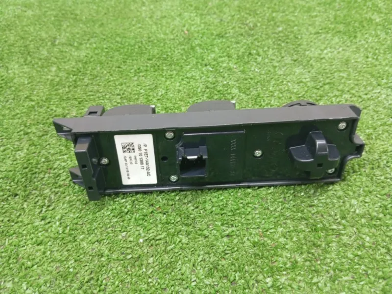 Кнопка стеклоподъемника