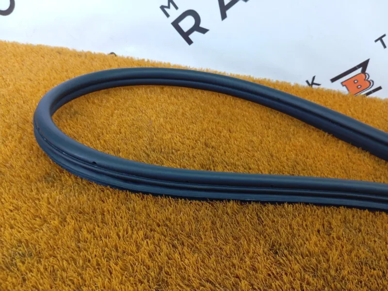 Уплотнитель проема двери