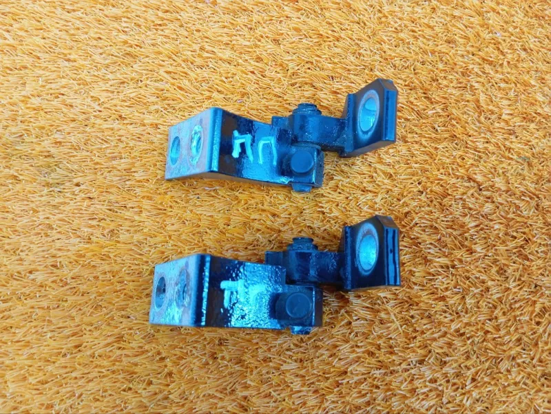 Петля двери