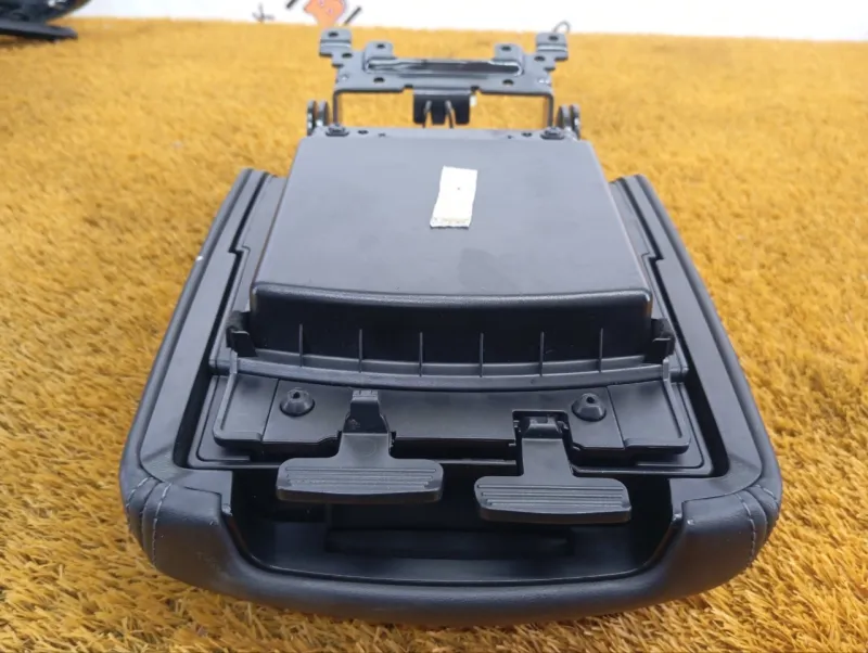 Подлокотник