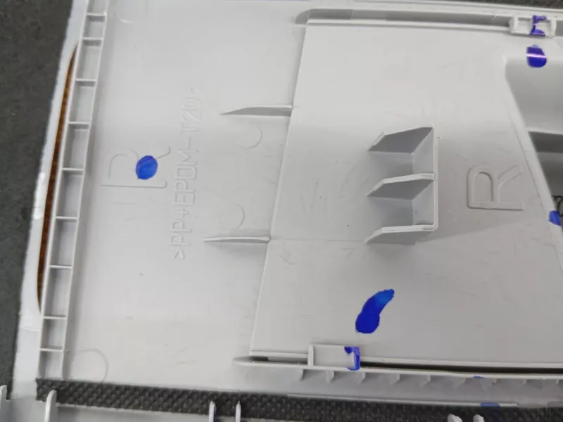 Обшивка центральной стойки