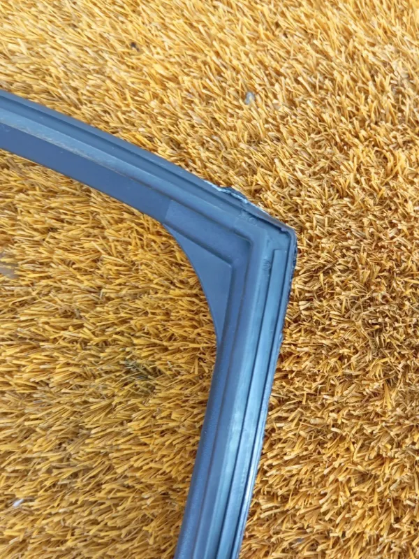 Уплотнитель стекла двери