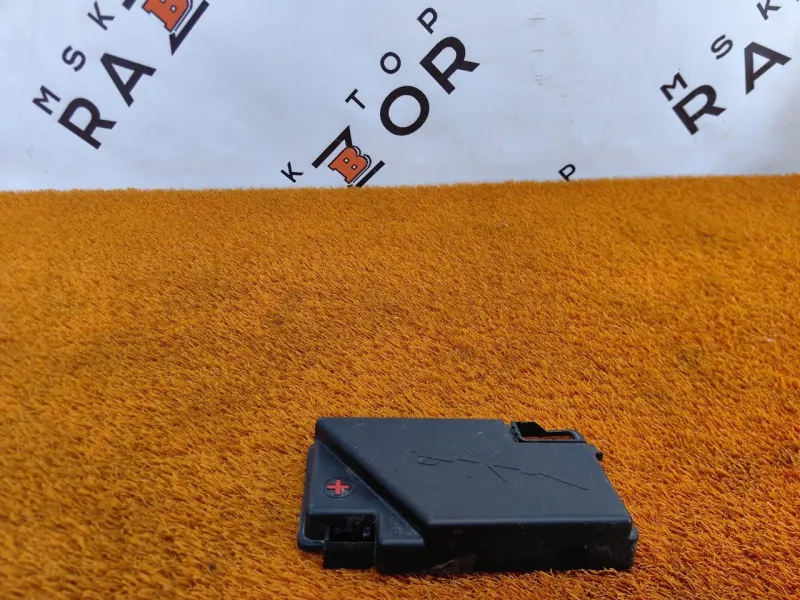 Крышка блока предохранителей