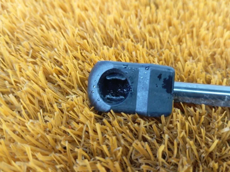 Амортизатор багажника