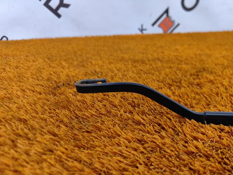 Поводок стеклоочистителя лобового стекла