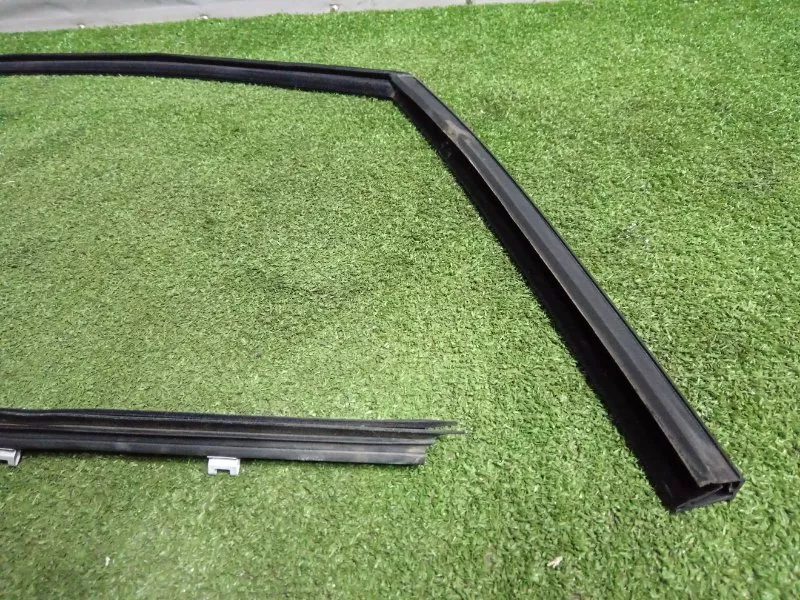 Уплотнитель стекла двери