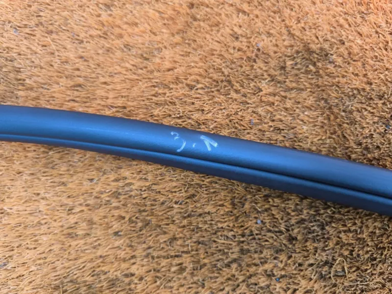 Уплотнитель проема двери