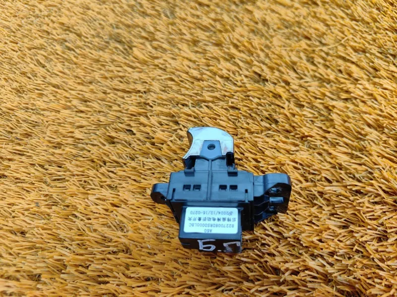 Кнопка складывания сиденья