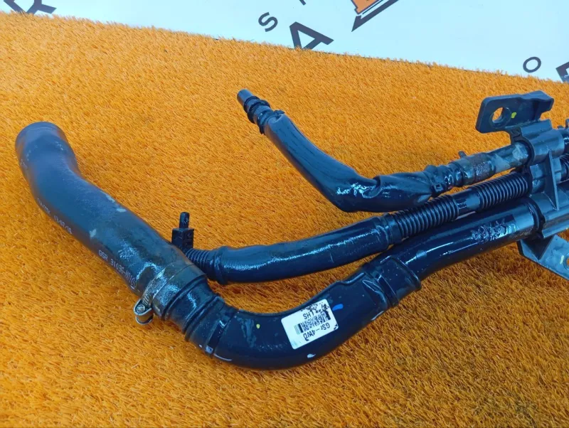 Горловина топливного бака