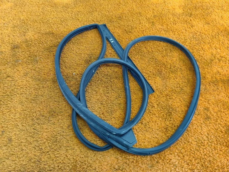 Уплотнитель двери