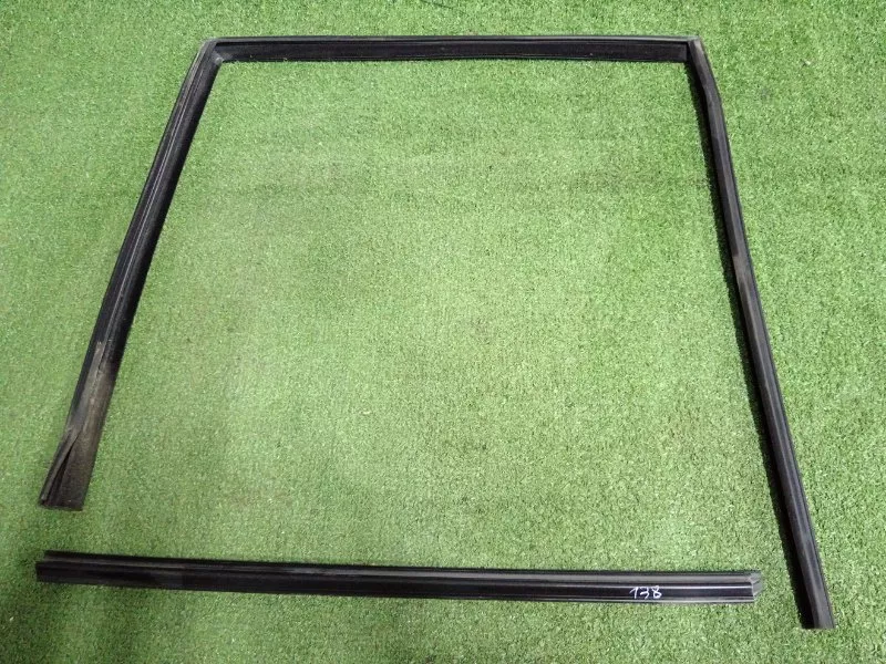 Уплотнитель стекла двери