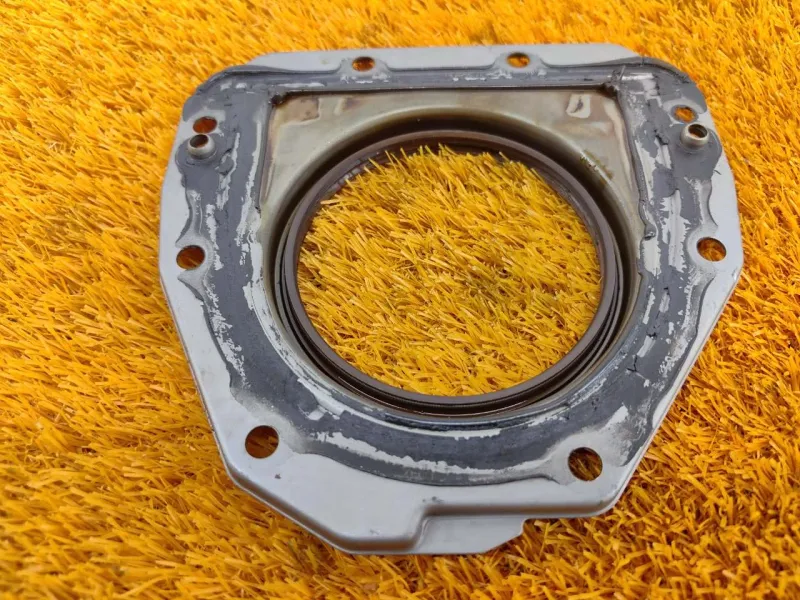 Крышка коленвала