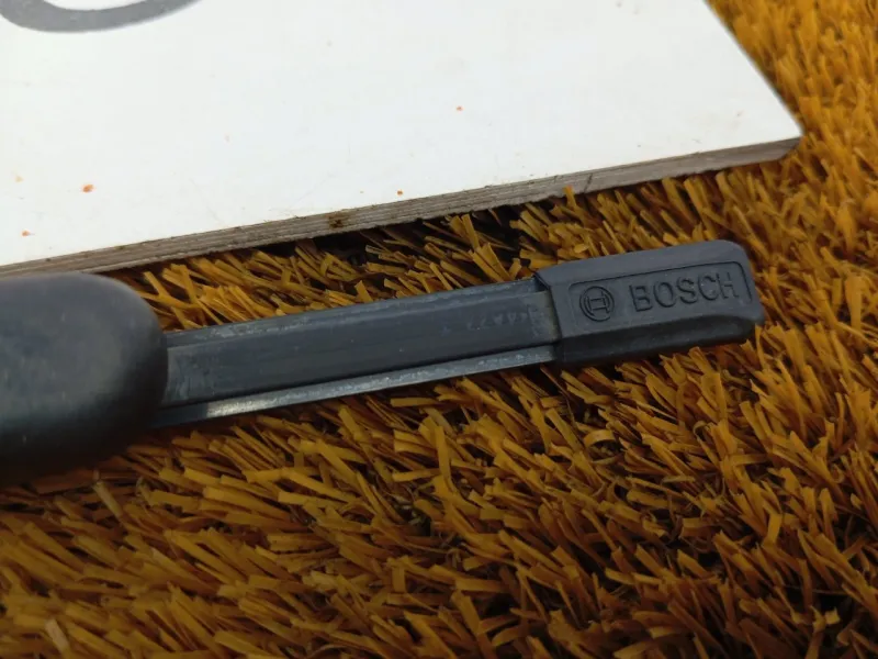 Поводок стеклоочистителя багажника