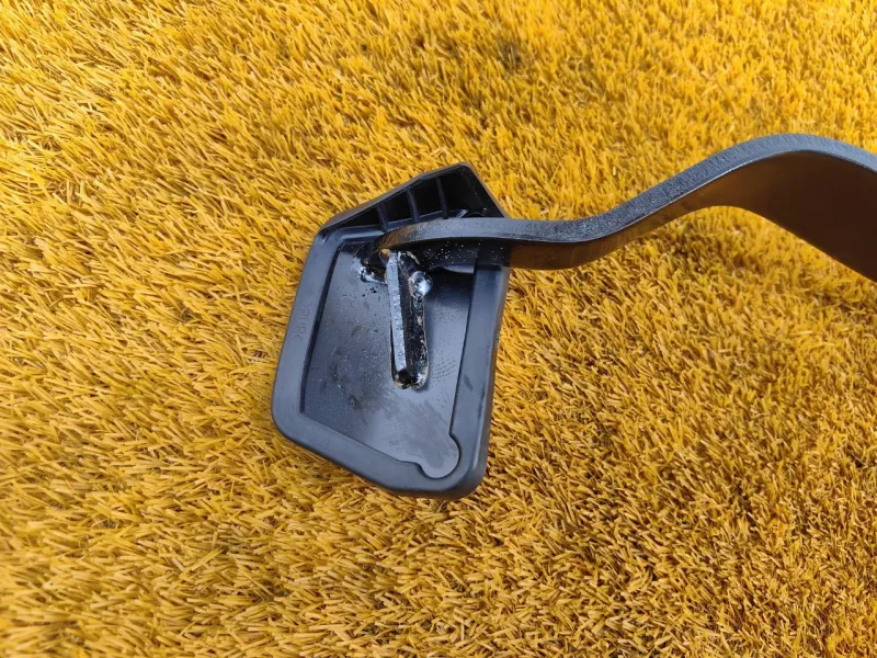 Педаль тормоза