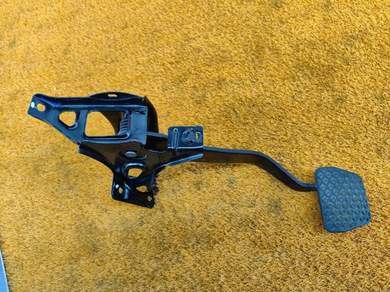 Педаль тормоза