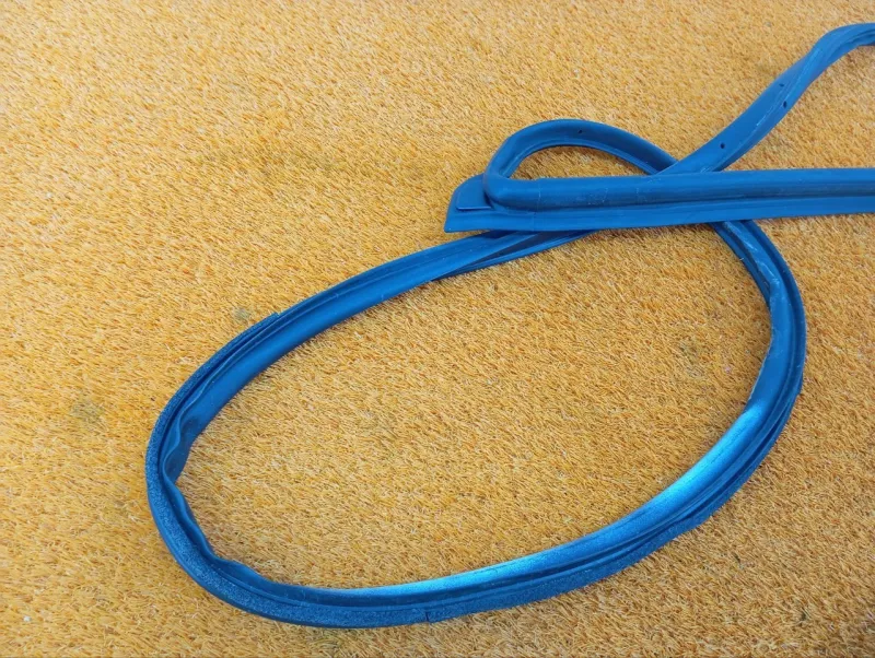 Уплотнитель двери
