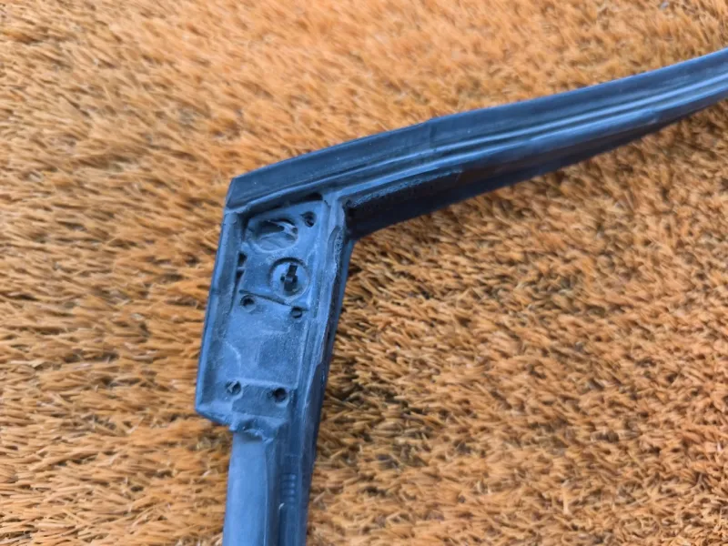 Уплотнитель двери