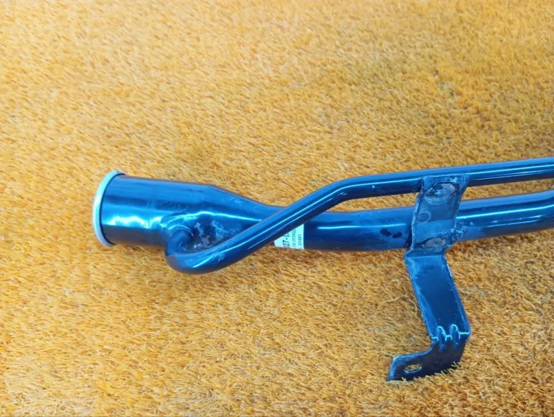 Горловина топливного бака