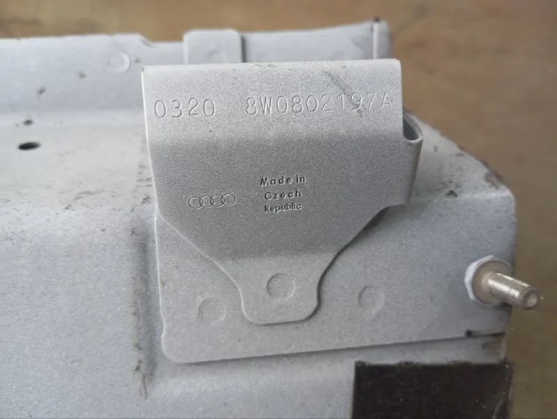 Порог с центральной стойкой Audi A4 2020 8W5809847A 5 (B9) DBPA (CVKB), левый