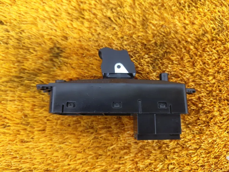 Кнопка стеклоподъемника