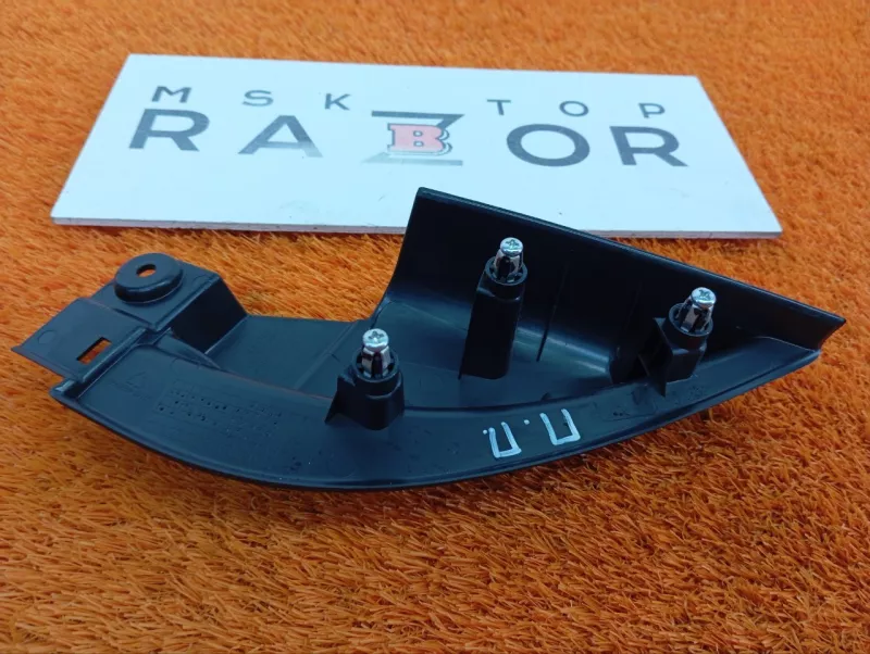 Уголок двери