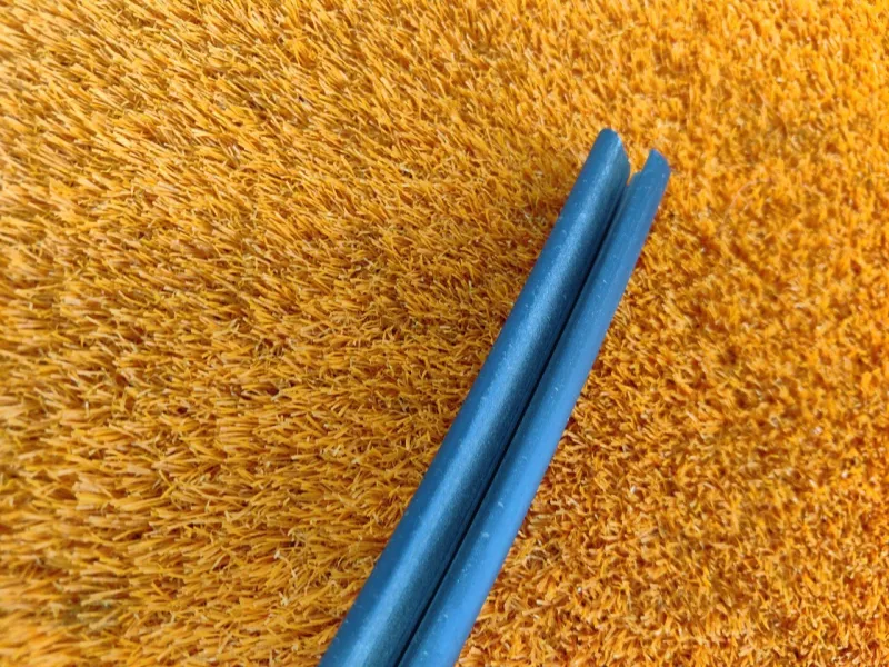 Уплотнитель стекла двери