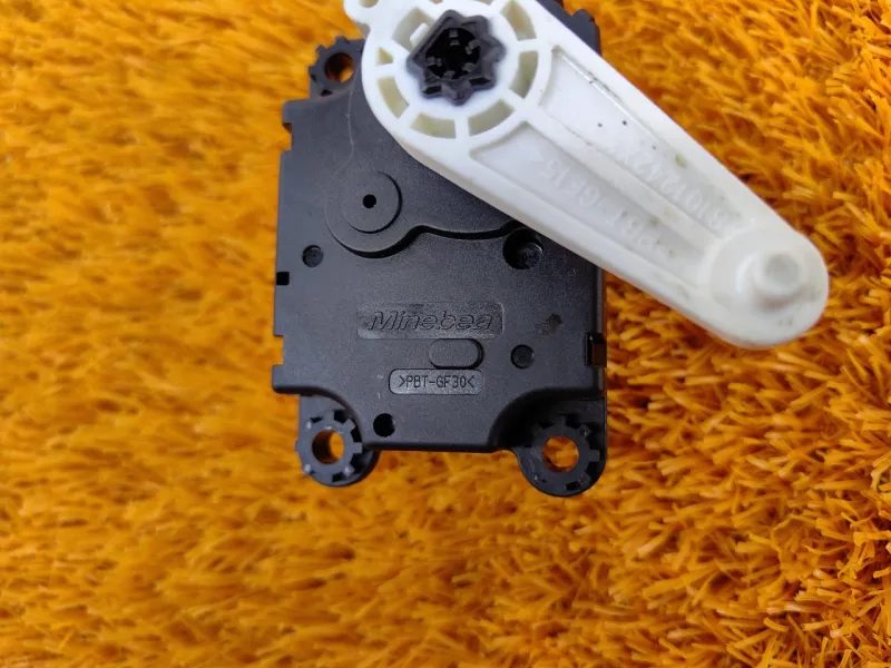 Моторчик заслонки печки