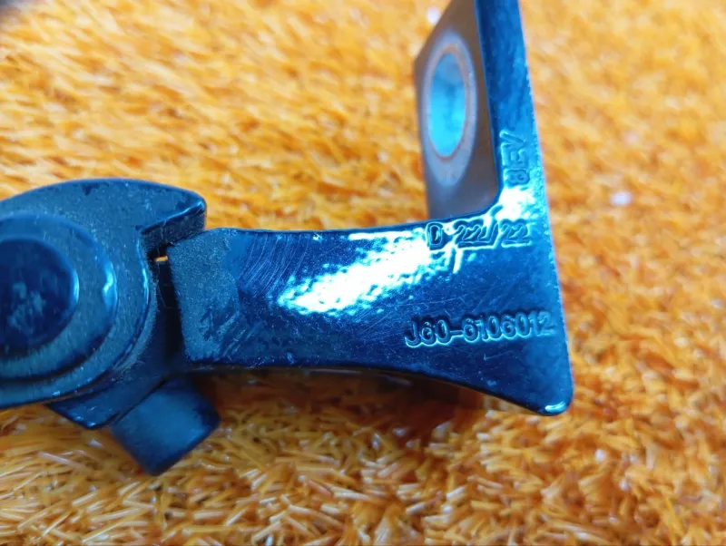 Петля двери