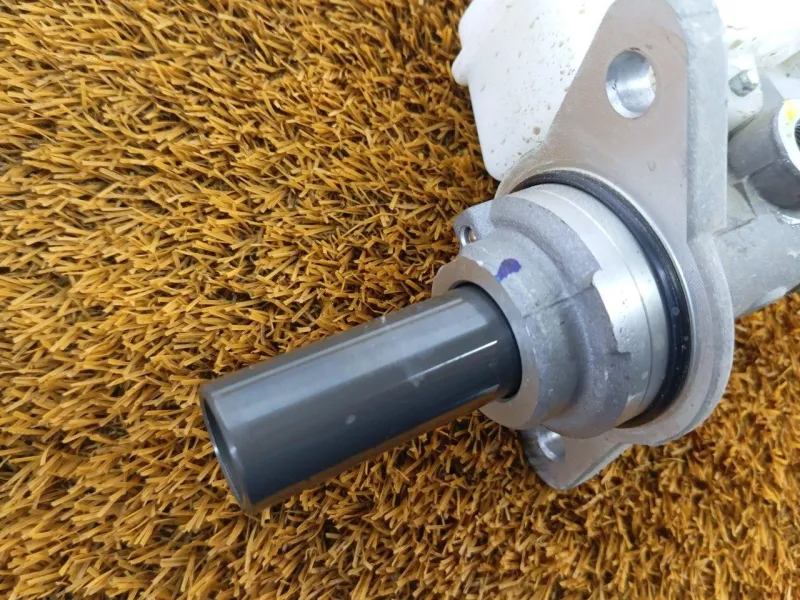 Главный тормозной цилиндр