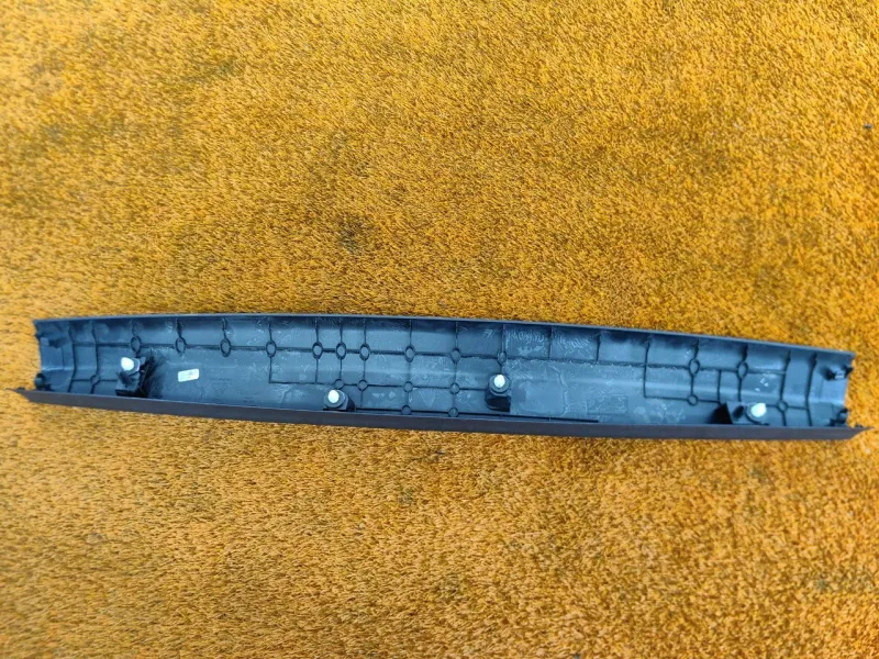 Накладка крышки багажника