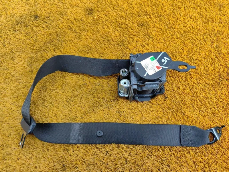 Ремень безопасности